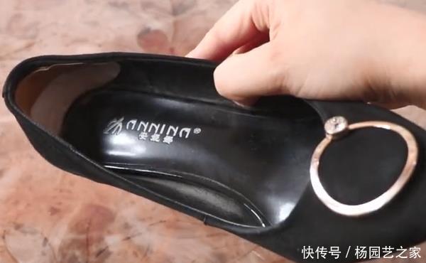 夏天到了,赶紧在门上贴个创可贴,真不是迷信,用过的人都夸好