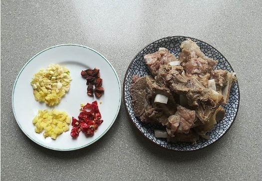 便宜|这盘菜成本才花10元,比排骨便宜多了,1周吃4次,老公越啃越过瘾