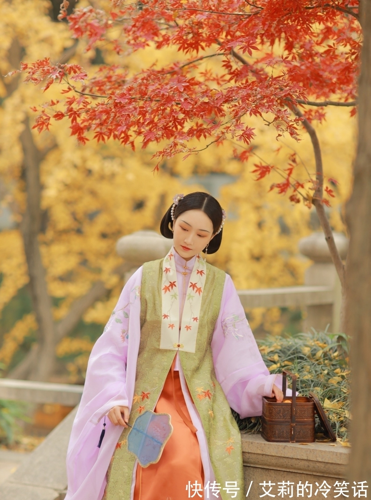 gt@七律·咏枫·九首丨满眼繁华尘外景,千年丽艳故园妆