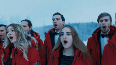 又到了穿羽绒服的季节，今冬流行的是这款，时髦保暖又百搭