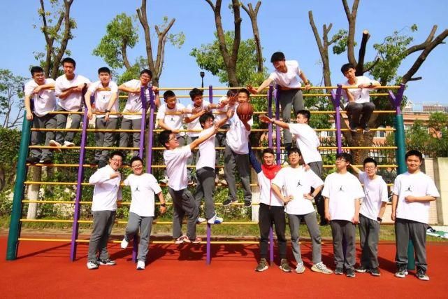 创意|恰同学少年！沪16区幼儿园、中小学创意毕业照来了