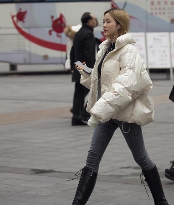 街拍|街拍:小姐姐包臀裙搭配,非常显身材曲线,凸显女神气质