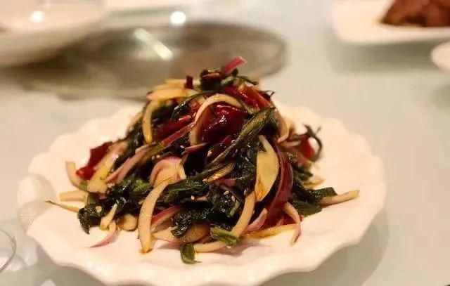 中年|告诫：五种野菜，请停止食用！春来野菜香，记住“3不吃，4不挖”