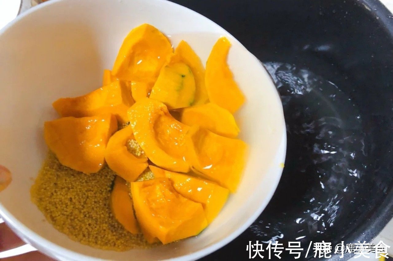 食用|吃完南瓜后,二小时内别吃“3物”!伤肠胃损健康,赶紧告诉家人