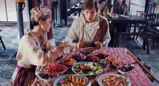 黄蓉#郭靖第一次请黄蓉吃饭,花费了19两7钱4分,相当于如今多少钱?