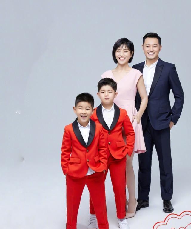 沙溢晒二儿子小鱼儿 胖嘟嘟极可爱 粉丝:公公好好培养以后他娶我