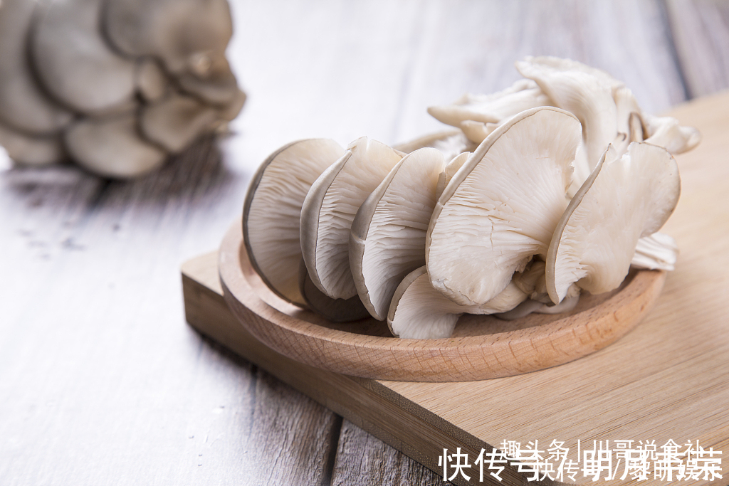菜农|买平菇时,挑大的还是小的老菜农教您一招,别再买错了