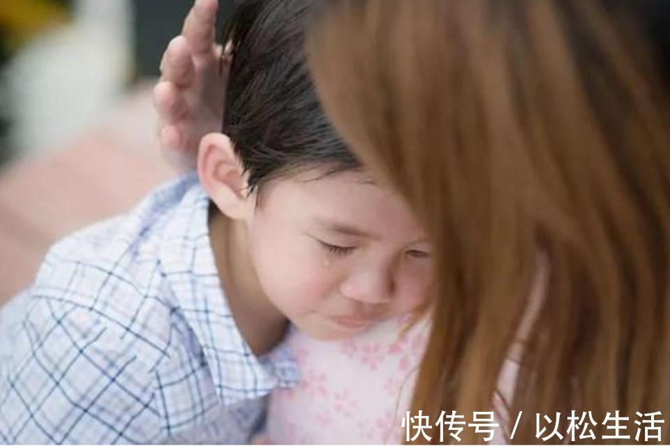 承受能力|动不动就“哭鼻子”的孩子，和忍着不哭的孩子，二者有何区别？