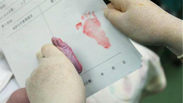 dn10岁女儿太漂亮,爸爸怀疑被“绿”,结果全家人乱成一锅粥