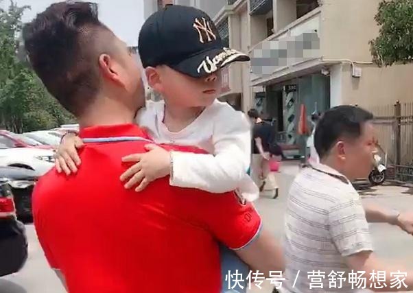 孙子|超时髦姥爷带孙子遛弯火了,网友不让姥姥省心的姥爷