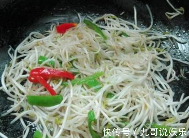清炒豆芽|炒豆芽时,不要直接下锅炒,多做一步,豆芽不出水更脆爽