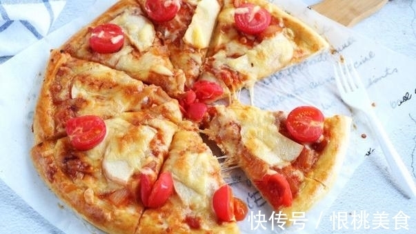 想吃披萨不会做?1把面粉多种水果,掌握技巧自制比买的好吃