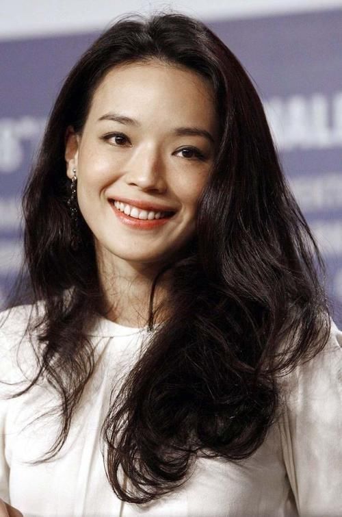 花木兰|方脸适合什么发型？想给方脸 “削骨”并不难，3步教大家选发型