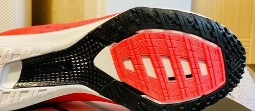 跑鞋 300元的预算,买不起耐克阿迪?不如看看这3双,有性能有颜值