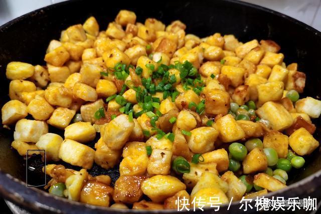 馒头丁|3元钱解决一顿美味早餐，兜里没钱也不用饿肚子，满满一盘吃得饱