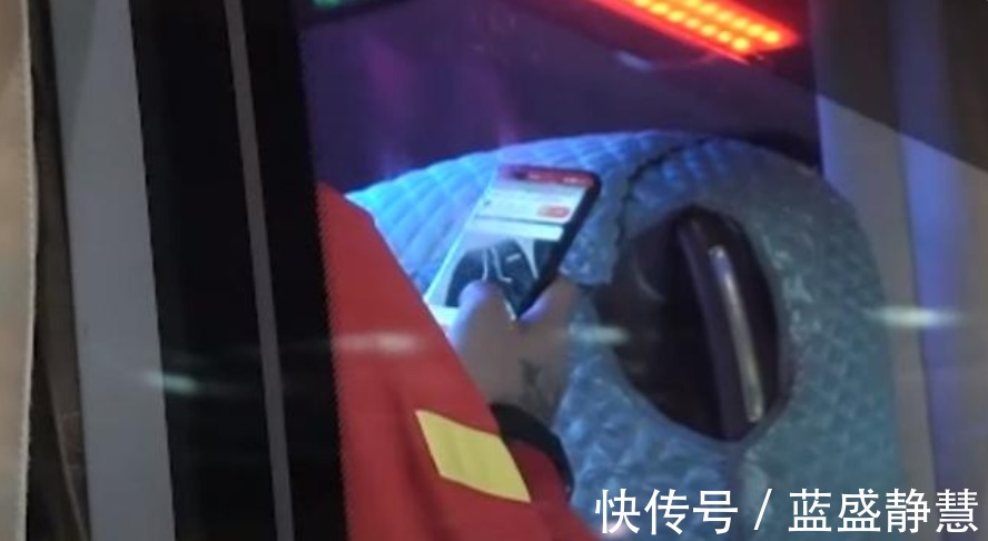 越南队|国足抵达越南“众生相”!洛国富精神抖擞,有的球员争分夺秒购物!