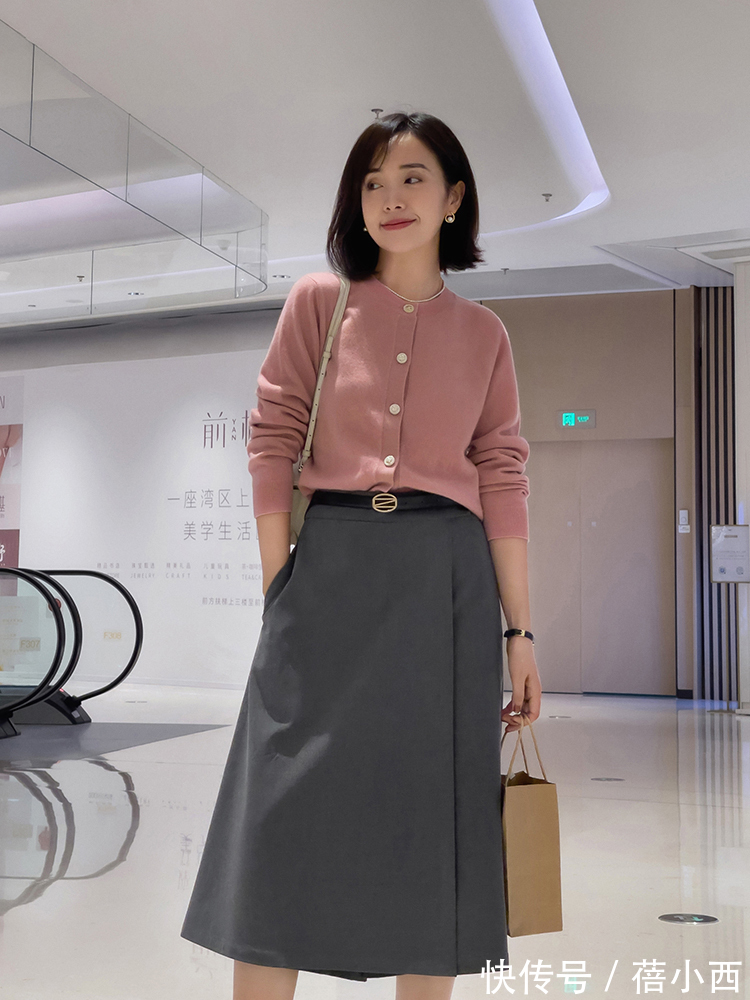 秋季|秋季穿“针织衫”最知性优雅,学会这4种搭配就OK,气质到骨子里