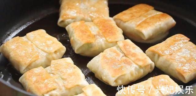 西葫芦丝|最爱这懒人早餐,又香又脆,连吃8个不够,十几分钟做全家人早餐