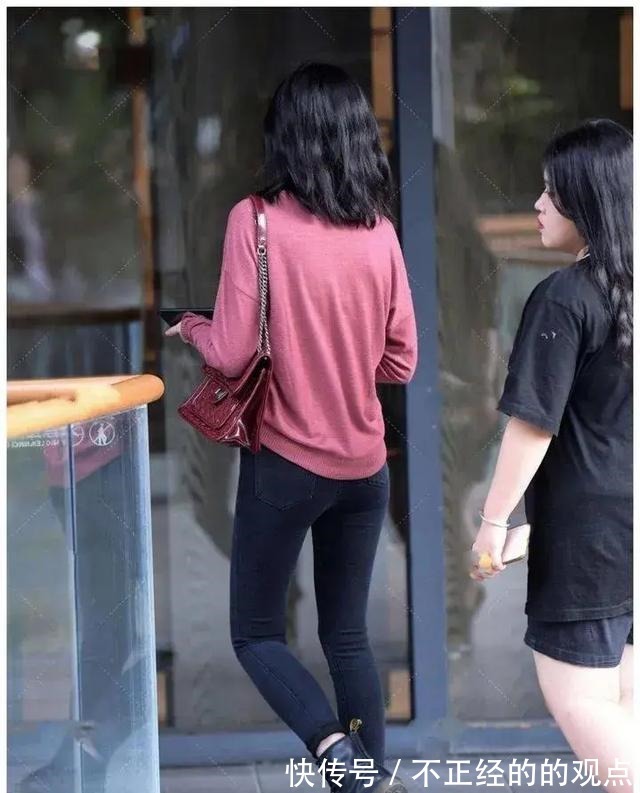 马丁靴 一高一矮,一胖一瘦,穿搭风格不同,这对闺蜜给人感觉不一般!