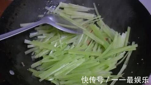 睡眠质量|夜里失眠睡不好觉,可以多吃一点几种食物,有助于缓解失眠症状