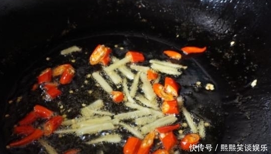 食材|河虾和“这种绿色食材”一起炒,我能吃3碗米饭,上桌就被抢光!