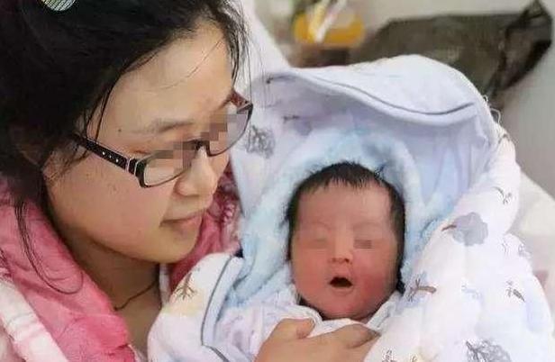 姓氏|爸爸姓“左”,妈妈姓“右”,给女儿取的名,全家都赞不绝口