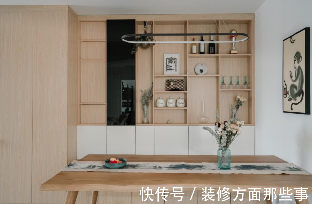 落地柜|97平北欧风三居室，一字型的落地柜，空间整体感和储物兼具