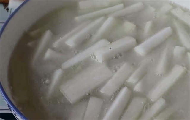 想吃冬瓜糖不用出去买,手把手教你在家做,看一遍就学会