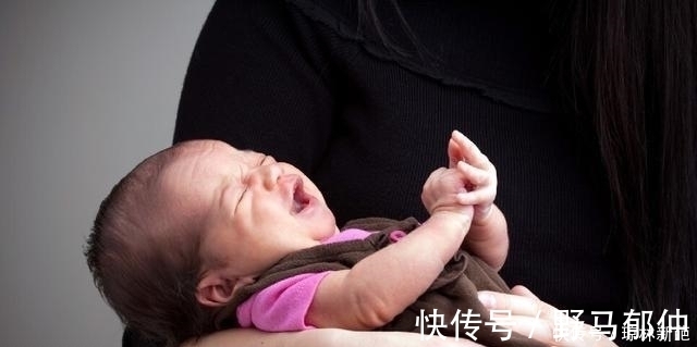 脊柱|为啥一横着抱宝宝就哭?换个角度看问题,你就懂得他的“恐惧”了