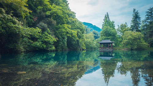 座天池|中国两大著名天池：都是5A景区，一个在东边，一个在西边