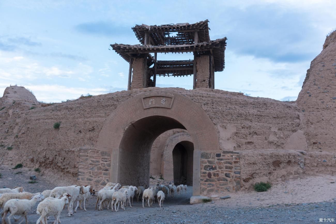 老年|我们发现了西北新“火星基地”！还能寻河西秘境、探匈奴历史！