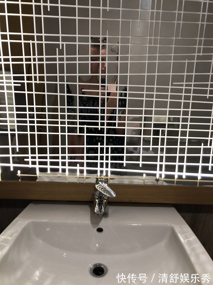 冰淇淋店|30间地狱般的卫生间设计,可能设计师从未上过厕所,开开眼界吧!