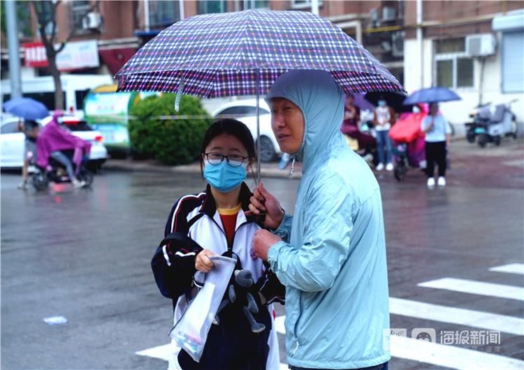 高考|高清组图丨高考邂逅雷雨天！看德州高考学子风雨赶考