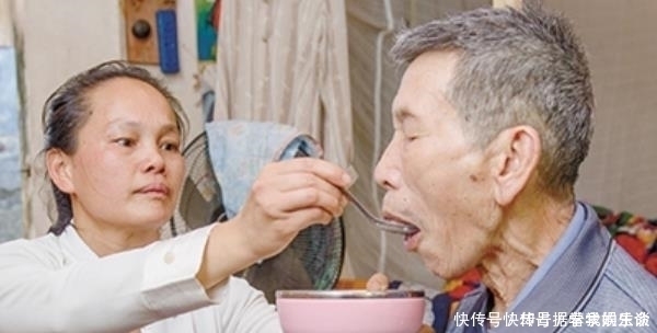 长大|孩子小时候有4种表现，长大多半不孝顺，家长要及时改正