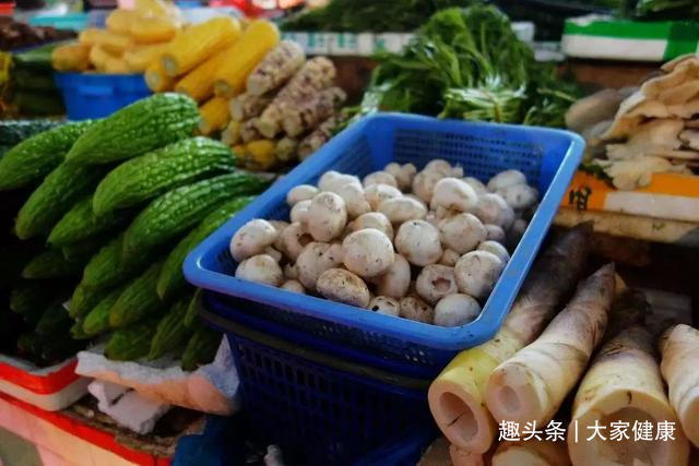 盐水泡|蔬菜不是吃得越多对身体越好,3种蔬菜建议少吃,潜藏很多安全隐患