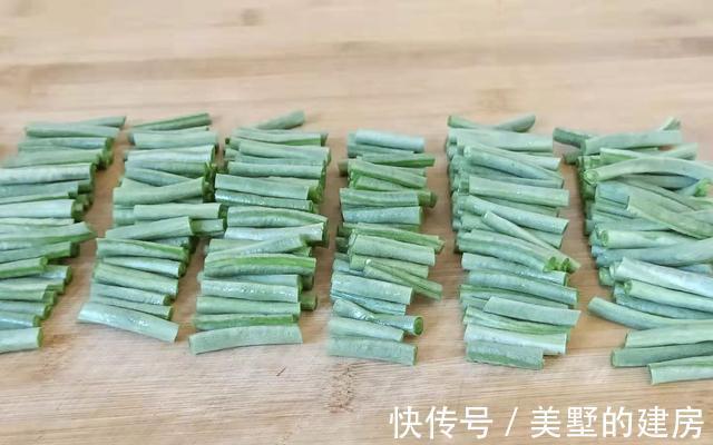 面条|白菜别再炒着吃了，这样简单一做，比吃肉还香，上桌瞬间就扫光