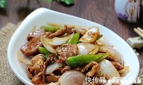 洋葱和此物一起炒,每天炒一盘,血管不堵了,排出毒素,早食早好