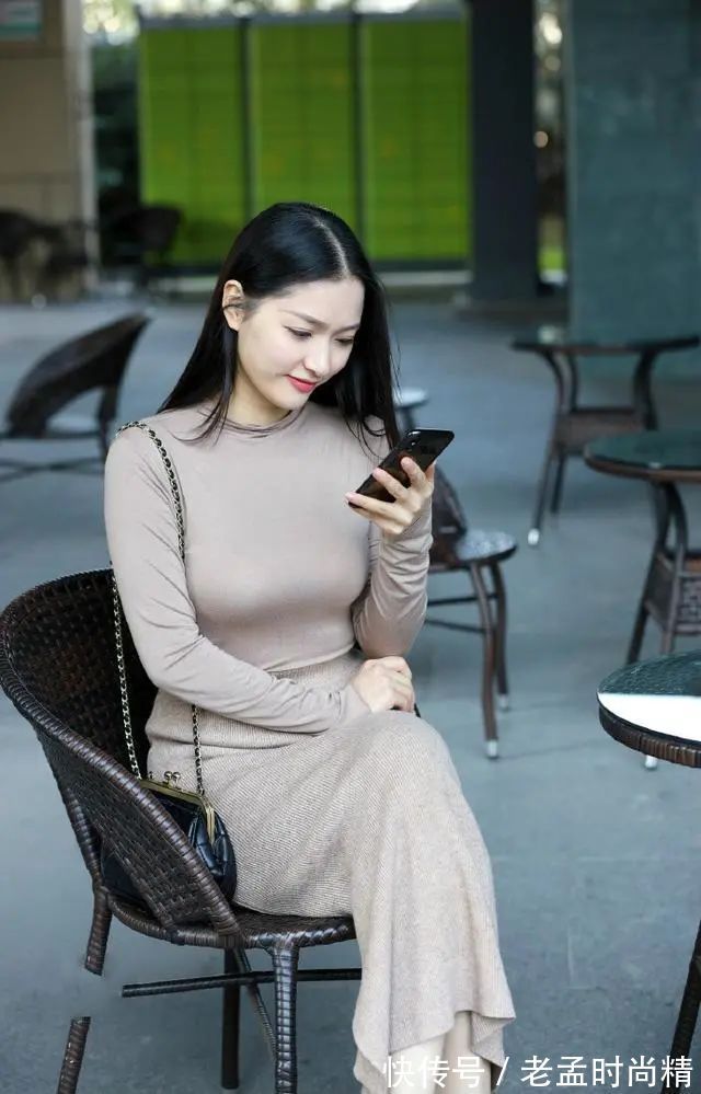 针脚|被针织裙包裹,让你轻松拥有轻熟时尚美