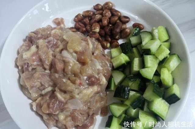 辣子鸡丁|2荤1素晚餐,经济又家常,长身体和减肥的都齐了,做法简单