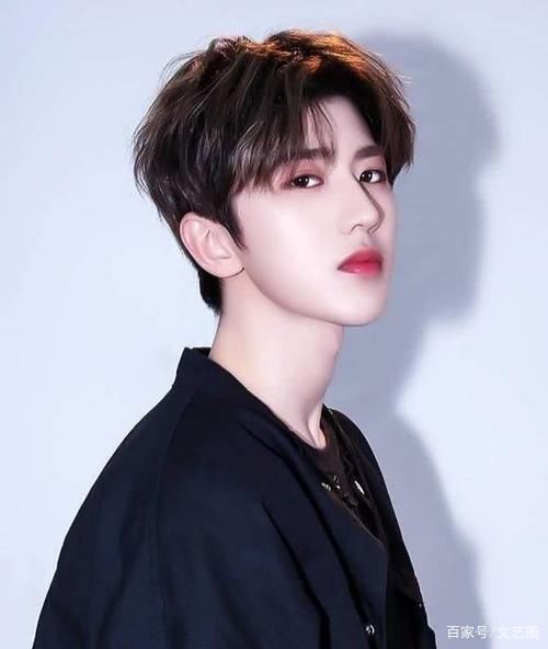 成员|跑男合照42岁李晨P图太猛比蔡徐坤还嫩,网友调侃滤镜比城墙还厚