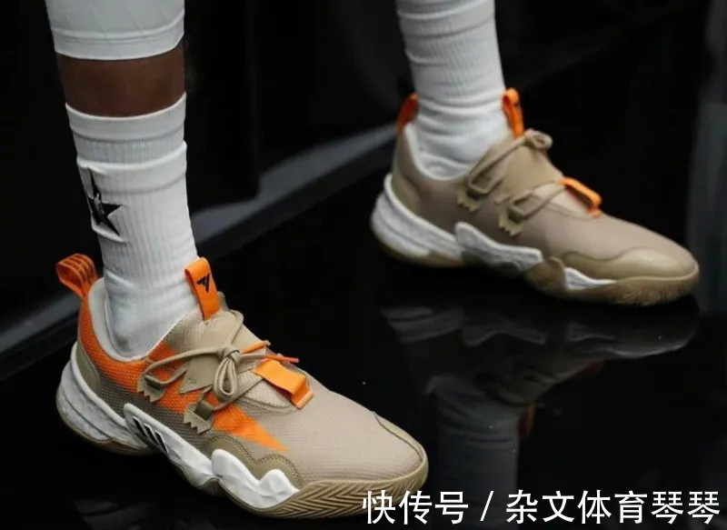 阿迪 东方力量闪耀全明星!老詹换了三双鞋,阿迪太惨,UA是最大赢家?