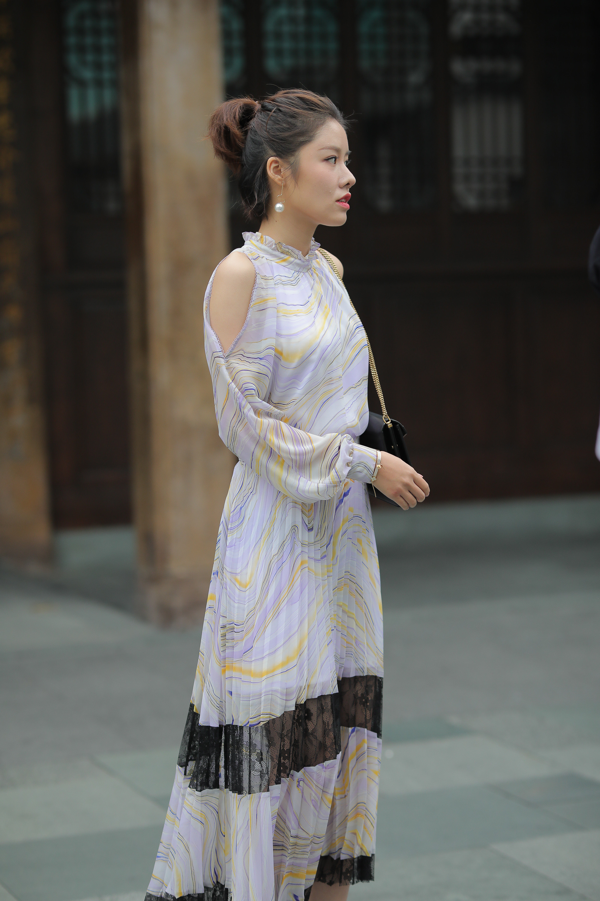 白色|雪纺连衣裙穿上很有气质, 尤其是无肩的款式, 高级十足