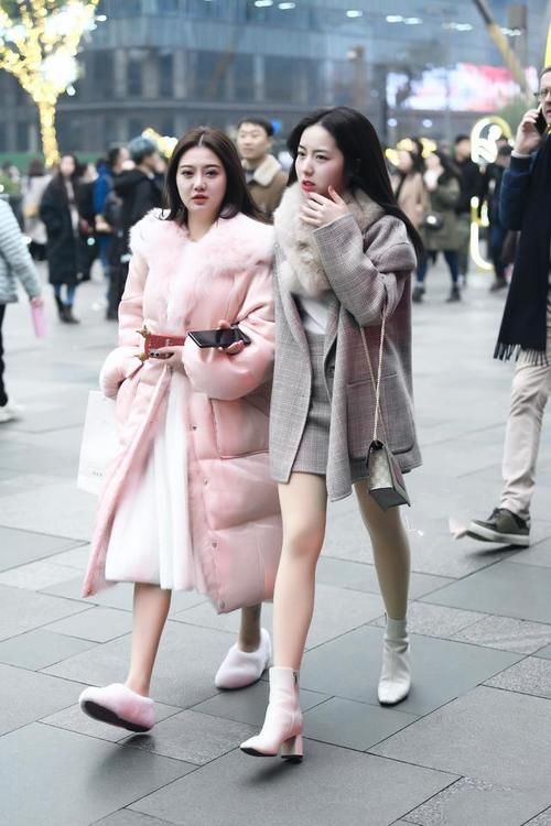 换季穿搭我选风衣，今年风衣就要光腿穿，挡风遮肉显气场