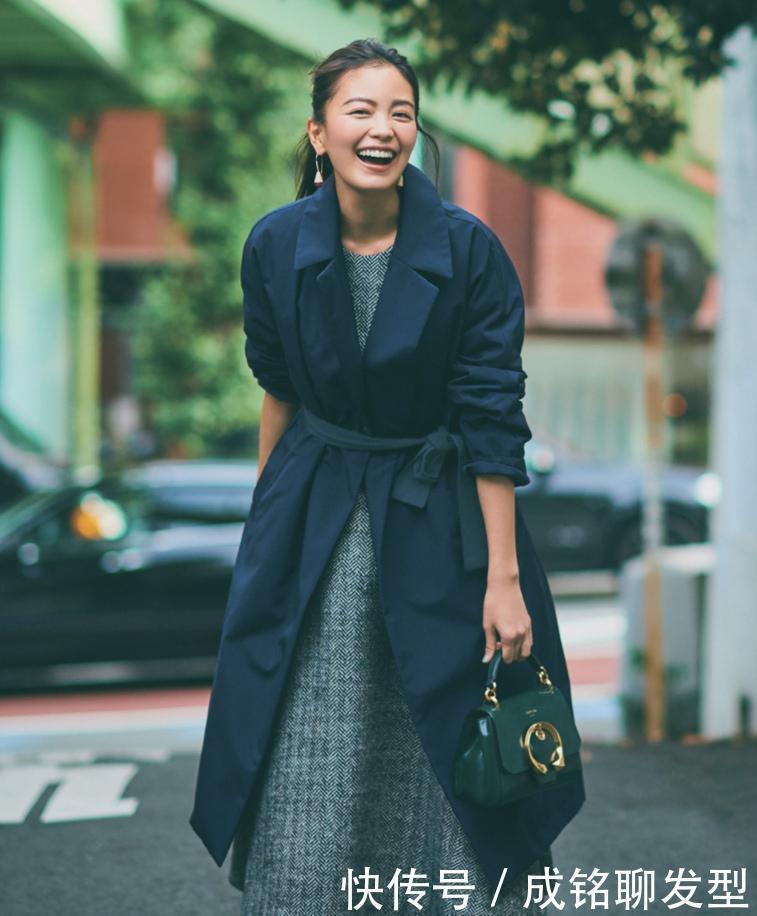 四五十岁女人减龄搭配,日系风衣搭配优雅又有女人味,时髦又百搭