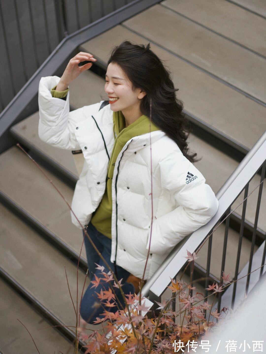 毛衣 如何将基础款羽绒服穿出时尚感?这几点搭配小技巧,越早知道越好