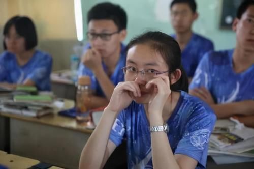 学习成绩|这5类高中生，“成绩优异”也不受老师喜欢，太内向太外向都不好