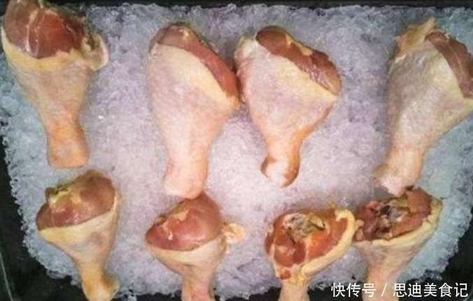 买冷冻鸡腿时,不要拿起来离开!三个步骤,让你买到“新鲜”鸡腿