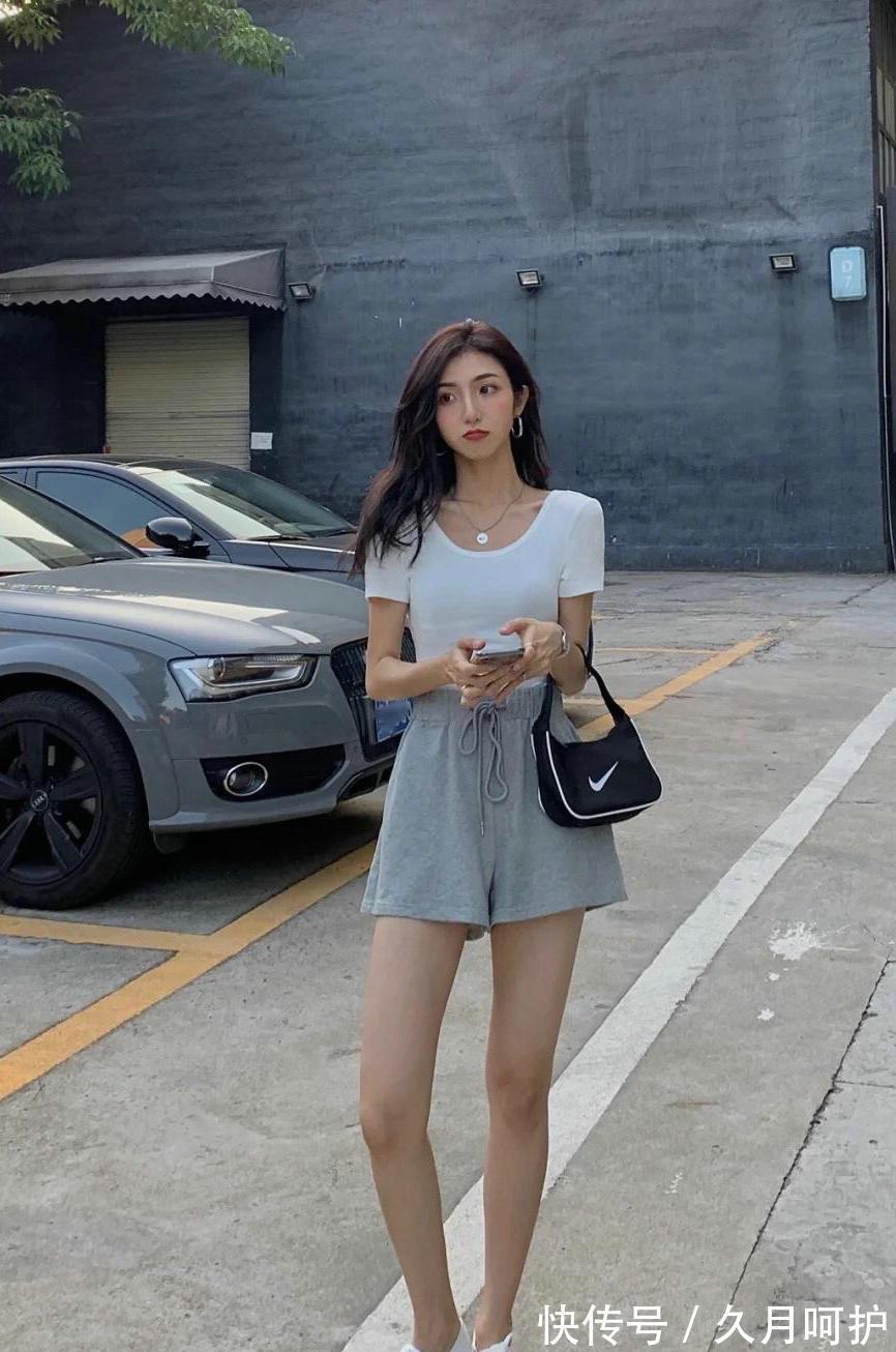 无袖衫|打底裤搭配无袖衫，美的简约又显身材，气质女生们的最爱