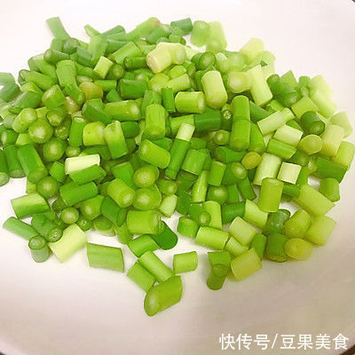 美食|陕西人饭桌上必不可少的美食～八宝辣子