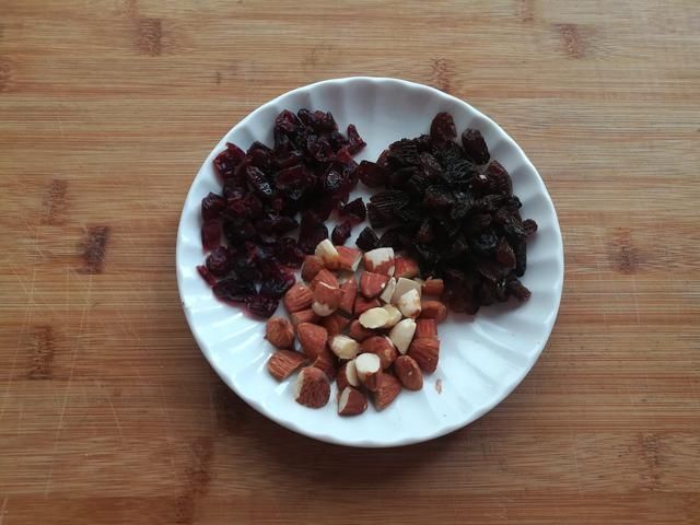 夏天，酸奶不要直接喝，多做一步清凉消暑，比雪糕好吃又好做